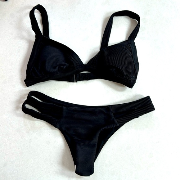 Billabong black bikini - Picture 1 of 10